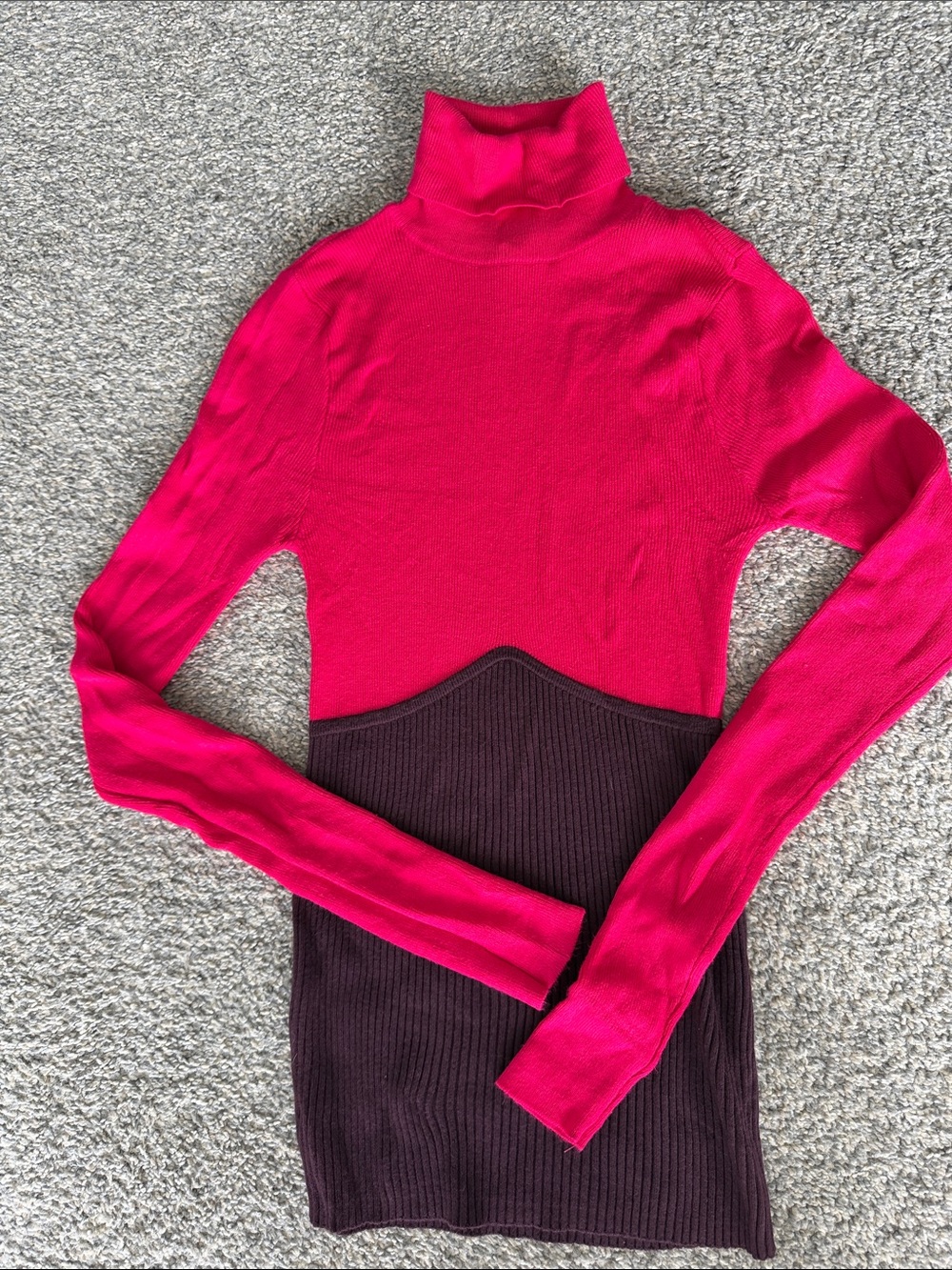Express Two-Tone Turtleneck Sweater in Fuchsia and Dark Brown
